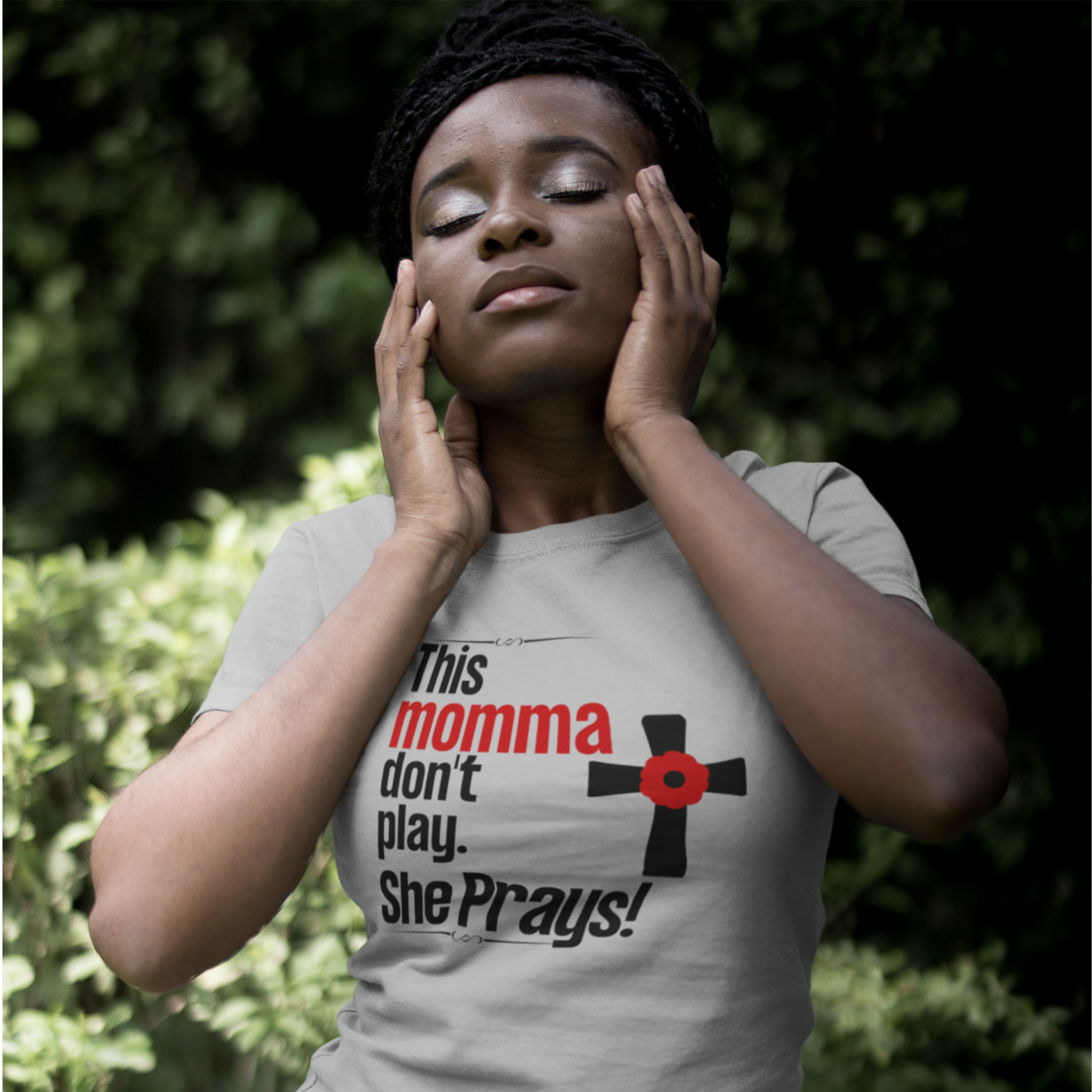 Christian Mother's Day gray T-shirt reads "Momma Don't Play She Pray."