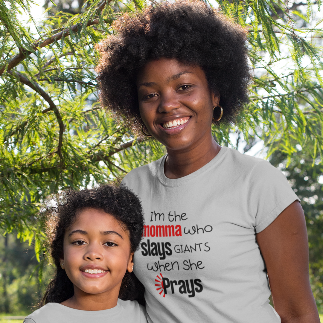Christian Mother's Day gray T-shirt message reads "I'm the momma who slays giants when she prays
